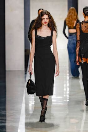 A model wearing an original creation from the womenswear winter 2026 collections in Milan from the house of Dolce Gabbana Défilé Dolce Gabbana Collection Prêt à Porter Automne Hiver 2026 2027 lors de la Fashion Week de Milan MLFW , le 28 février 2026 Dolce Gabbana Fashion Show Ready to Wear Collection Fall Winter 2026 2027 at Milan Fashion Week, on February 28th, 2026 Milan Italie  Copyright: xAgencex xBestimagexAgencex xBestimagex