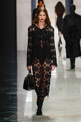 A model wearing an original creation from the womenswear winter 2026 collections in Milan from the house of Dolce Gabbana Défilé Dolce Gabbana Collection Prêt à Porter Automne Hiver 2026 2027 lors de la Fashion Week de Milan MLFW , le 28 février 2026 Dolce Gabbana Fashion Show Ready to Wear Collection Fall Winter 2026 2027 at Milan Fashion Week, on February 28th, 2026 Milan Italie  Copyright: xAgencex xBestimagexAgencex xBestimagex