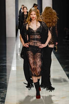 A model wearing an original creation from the womenswear winter 2026 collections in Milan from the house of Dolce Gabbana Défilé Dolce Gabbana Collection Prêt à Porter Automne Hiver 2026 2027 lors de la Fashion Week de Milan MLFW , le 28 février 2026 Dolce Gabbana Fashion Show Ready to Wear Collection Fall Winter 2026 2027 at Milan Fashion Week, on February 28th, 2026 Milan Italie  Copyright: xAgencex xBestimagexAgencex xBestimagex
