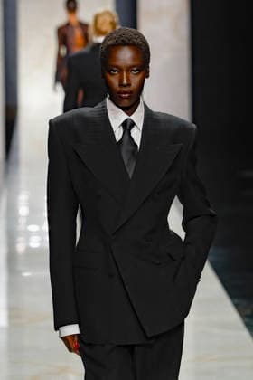 A model wearing an original creation from the womenswear winter 2026 collections in Milan from the house of Dolce Gabbana Défilé Dolce Gabbana Collection Prêt à Porter Automne Hiver 2026 2027 lors de la Fashion Week de Milan MLFW , le 28 février 2026 Dolce Gabbana Fashion Show Ready to Wear Collection Fall Winter 2026 2027 at Milan Fashion Week, on February 28th, 2026 Milan Italie  Copyright: xAgencex xBestimagexAgencex xBestimagex