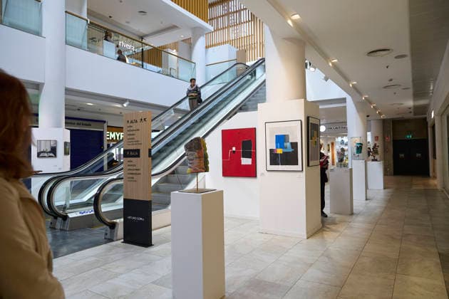 FLECHA Madrid 2026 Works exhibited during the celebration of the fair FLECHA Madrid 2026, in the Arturo Soria Plaza Shopping Center, on March 1, 2026, in Madrid Spain More than 50 national and international artists with about 500 works of different techniques take part in this edition of FLECHA, the Fair of Liberation of Commercial Spaces Towards Art, which in 2026 celebrates its 36th edition The main objective of FLECHA is to bring the work of contemporary artists to the general public through an accessible exhibition, transferring the works of conventional art galleries to a place like the Arturo Soria Plaza Shopping Center 01 MARCH 2026 ART EXHIBITION COMMERCIAL CENTER Jesús Hellí Madrid Madrid Espana  Copyright: xJesusxHellinx 7329197