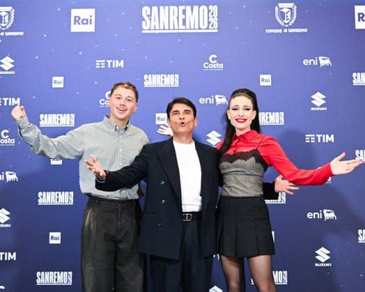 Sanremo, 76th Italian Song Festival - Photocall of the 2026 winners. Pictured: Sayf, Carlo Conti, Ditonellapiaga.  Copyright: xManuelexMangiarottix xipa-agency.netx xManuelexMangiarottix IPA_Agency_IPA72211329