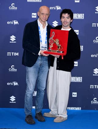 Sanremo, 76th Italian Song Festival - Photocall of the 26th Festival Winners - pictured: Fulminacci, Mia Martini Critics Award winner, with Andrea Spinelli  Copyright: xTerenghi PoolxSanremo02x xipa-agency.netx xPoolxSanremox02x IPA_Agency_IPA72212617
