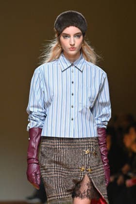 Milan, Milan Women s Fashion Week Fall Winter 2026 27 - Women s Fashion, Fall Winter 2026 27 - HUI fashion show - catwalk in the photo: model  Copyright: xSimonaxChiocciax xipa-agency.netx xFotosickix IPA_Agency_IPA72215793