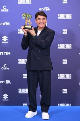 March 1, 2026, Sanremo, Rome, Italia: The winner of the festival, Italian singer Sal Da Vinci, poses during a photocall at the 76th Sanremo Italian Song Festival, Sanremo, Italy, 01 March 2026. The 76th Sanremo Italian Song Festival started on 24 February and concluded on the evening of 28 February 2026.....1 Mar 2026 Sanremo Italia  - ZUMAa289 20260301_zia_a289_281 Copyright: xMariaxLauraxAntonellix