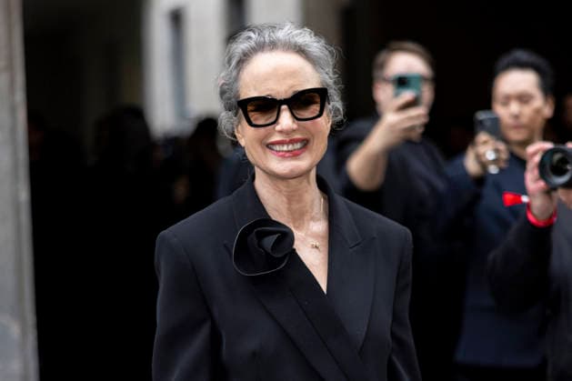 ARMANI - Guest arrivals - Milan Fashion Week - Womenswear Fall Winter 2026 2027 MILAN, ITALY - FEBRUARY 28: Andie MacDowell arrives to Armani fashion show during the Milan Womenswear Fall Winter 2026 2027 Fashion Week on March1st, 2026 in Milan, Italy. Photo by Marco Piovanotto Abacapress.com  Copyright: xPiovanottoxMarco ABACAx