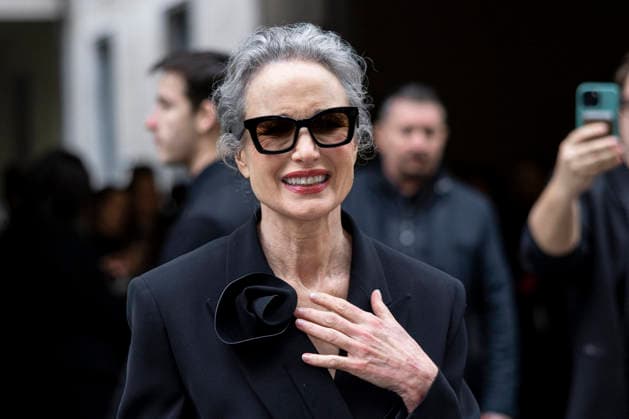 ARMANI - Guest arrivals - Milan Fashion Week - Womenswear Fall Winter 2026 2027 MILAN, ITALY - FEBRUARY 28: Andie MacDowell arrives to Armani fashion show during the Milan Womenswear Fall Winter 2026 2027 Fashion Week on March1st, 2026 in Milan, Italy. Photo by Marco Piovanotto Abacapress.com  Copyright: xPiovanottoxMarco ABACAx