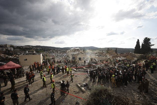 Eight killed in Iranian missile attack on Israel TEL AVIV, ISRAEL - MARCH 01: Search and rescue teams and numerous medical units are dispatched after a missile launched by Iran in retaliation for Israeli and US strikes hit a building in the city of Beit Shemesh near West Jerusalem, killing eight Israelis in Tel Aviv, Israel on March 01, 2026. Stringer Anadolu Tel Aviv Israel. Editorial use only. Please get in touch for any other usage.  Copyright: x2026xAnadoluxStringerx