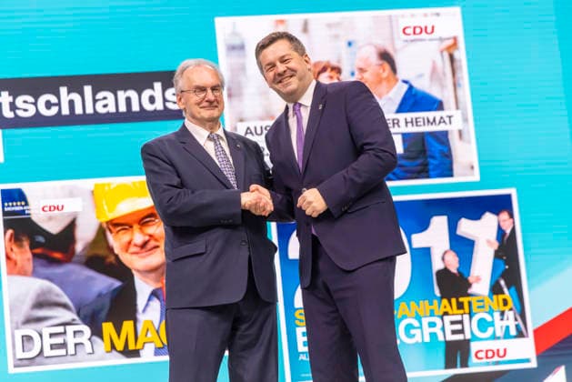 38. Bundesparteitag der CDU Deutschlands in Stuttgart. Bundeskanzler Merz verabschiedet den ehemaligen Ministerpräsidenten aus Sachsen- Anhalt, Reiner Haseloff. Sven Schulze. 19.02.2026: Stuttgart, Baden-Württemberg, Deutschland *** 38 Federal Party Conference of the CDU of Germany in Stuttgart Chancellor Merz bids farewell to Reiner Haseloff, former Minister President of Saxony-Anhalt Sven Schulze 19 02 2026 Stuttgart, Baden Württemberg, Germany