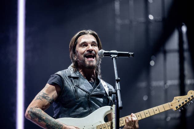 Juanes performs at the Movistar Arena The singer Juanes during his concert at the Movistar Arena, on March 1, 2026, in Madrid Spain The Colombian artist Juanes, winner of multiple Grammy and Latin Grammy, has returned to Spain to offer a unique concert at the Movistar Arena in Madrid in which he has reviewed his career and performed his greatest hits Volverte a Ver, La Camisa Negra, A Dios Le Pido, Nada Valgo Sin Tu Amor, among others 01 MARCH 2026 JUANES MOVISTAR ARENA ESPAÑA MADRID ARTIST CONCERT ACTION Madrid Madrid Madrid Spain  Copyright: xRicardoxRubiox 7330400
