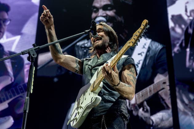 Juanes performs at the Movistar Arena The singer Juanes during his concert at the Movistar Arena, on March 1, 2026, in Madrid Spain The Colombian artist Juanes, winner of multiple Grammy and Latin Grammy, has returned to Spain to offer a unique concert at the Movistar Arena in Madrid in which he has reviewed his career and performed his greatest hits Volverte a Ver, La Camisa Negra, A Dios Le Pido, Nada Valgo Sin Tu Amor, among others 01 MARCH 2026 JUANES MOVISTAR ARENA ESPAÑA MADRID ARTIST CONCERT ACTION Madrid Madrid Madrid Spain  Copyright: xRicardoxRubiox 7330396
