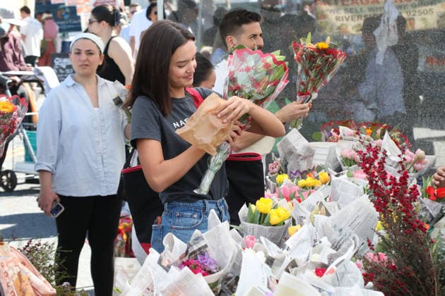Celebrities enjoy their Sunday shopping at the local Farmers Market Featuring: Sophia Hammons Where: Studio City, California, United States When: 01 Mar 2026 Credit: H2Y INSTARimages EDITORIAL USE ONLY. NOT FOR USE BY NEWSPAPERS BASED IN THE UK. Copyright: xx instar55519630