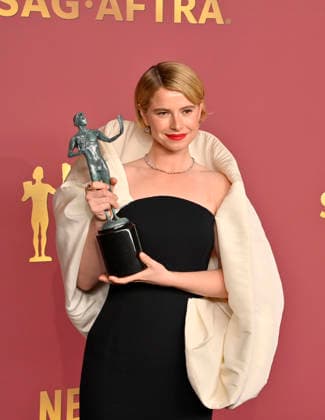 Jessie Buckley, winner of the Outstanding Performance by a Female Actor in a Leading Role award for Hamnet, appears backstage during the 32nd annual SAG Awards held at the Shrine Auditorium in Los Angeles on Sunday, March 1, 2026.  LAP20260301152 JIMxRUYMEN