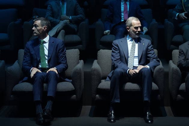The King inaugurates the MWC Barcelona 2026 King Felipe VI d , and the President of the Government, Pedro Sánchez, i , during the inauguration of the Mobile World Congress Barcelona 2026, at the Fira de Barcelona, on March 2, 2026, in L Hospitalet de Llobregat, Barcelona, Catalonia Spain The MWC Barcelona 2026, which celebrates its 20th edition in Barcelona between March 2 and 5, has as its main themes smart grids, digital sovereignty and the redefinition of the operating model 02 MARCH 2026 L Hospitalet de Llobregat, Barce L Hospitalet de Llobregat, Barce Espana Copyright: xDavidxZorrakinox 7330685