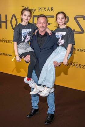 abb Nina, Markus Ertelt and Eli on the black carpet at the special screening of Hoppers at Zoo Palast Berlin Sunday 01 03 2026 in Berlin Berlin Germany
