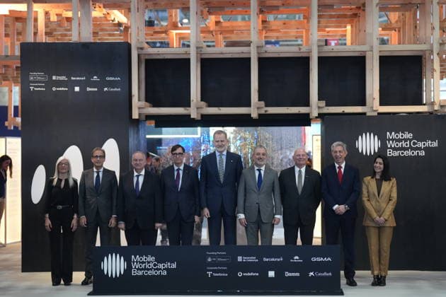 The King inaugurates MWC Barcelona 2026 2i 3d The President of Fira de Barcelona, Pau Relat the Minister of Industry and Tourism, Jordi Hereu the President of the Generalitat, Salvador Illa King Felipe VI the Mayor of Barcelona, Jaume Collboni, and the CEO and Executive Director of GSMA Ltd, John Hoffman, during the inauguration of the Mobile World Congress Barcelona 2026, at the Fira de Barcelona, on March 2, 2026, in L Hospitalet de Llobregat, Barcelona, Catalonia Spain MWC Barcelona 2026, which celebrates its 20th edition in Barcelona between March 2 and 5, has as its main themes smart grids, digital sovereignty and the redefinition of the operating model 02 MARCH 2026 L Hospitalet de Llobregat, Barce L Hospitalet de Llobregat, Barce Es Copyright: xDavidxZorrakinox 7330933