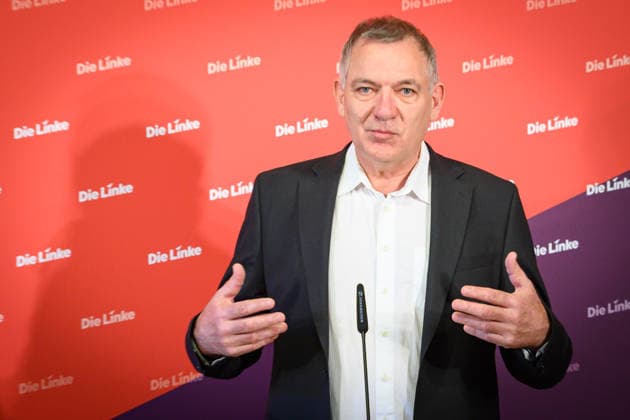 Berlin, Pressekonferenz Die Linke mit Jan van Aken Pressekonferenz der Partei Die Linke mit Jan van Aken (Ko-Vorsitzender Die Linke) zu aktuellen politischen Themen am 02.03.2026 im Karl-Liebknecht-Haus in Berlin. Berlin Karl-Liebknecht-Haus Berlin Deutschland *** Berlin, Press conference Die Linke with Jan van Aken Press conference of the party Die Linke with Jan van Aken Co Chairman Die Linke on current political issues on 02 03 2026 at Karl Liebknecht Haus in Berlin Berlin Karl Liebknecht Haus Berlin Germany