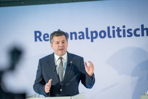 Sven Schulze, Ministerpräsident Sachsen-Anhalt, und Katherina Reiche, Bundesministerin für Wirtschaft und Energie;Regionalpolitische Jahrestagung 2026 des Bundesministeriums für Wirtschaft und Energie BMWE in Halle (Saale), Sachsen-Anhalt, Halle (Saale) Sachsen-Anhalt Deutschland Georg-Friedrich-Händel-Halle *** Sven Schulze, Minister President of Saxony-Anhalt, and Katherina Reiche, Federal Minister for Economic Affairs and Energy Annual Regional Policy Conference 2026 of the Federal Ministry for Economic Affairs and Energy BMWE in Halle Saale , Saxony-Anhalt, Halle Saale Saxony-Anhalt Germany Georg Friedrich Händel Halle