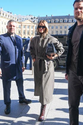 PFW - Rosie Huntington-Whiteley Arrives At Ritz - Paris Rosie Huntington-Whiteley, British mannequin and actress, arrives at the Ritz hotel during Paris Fashion Week in Paris. Paris, France, March 02, 2026. Photo by Florian Poitout ABACAPRESS.COM Paris Ile-de-France France  Copyright: xPoitoutxFlorian ABACAx