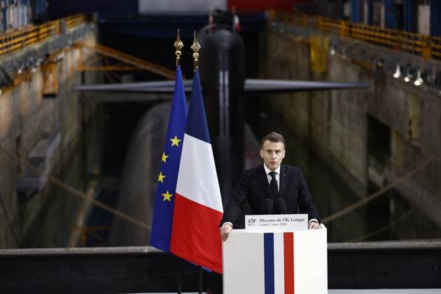 2026 Emmanuel Macron visits Ile Longue in Crozon PHOTOPQR LE TELEGRAMME Lionel Le Saux 02 03 2026 CROZON 29 Le 02 03 2026 French President Emmanuel Macron arrived at Ile Longue, Crozon 29 , near Brest, to deliver a much-anticipated speech on the role of the French nuclear force in strengthening European security Photo credit Lionel Le Saux Le Télégramme French President Emmanuel Macron delivers a speech at the Nuclear submarines Navy base of Ile Longue in Crozon, near Brest, France, 02 March 2026 France  Copyright: xPHOTOPQR LExTELEGRAMME MAXPPPxLionelxLexSauxx 20260302TGB7784 20260302TGB7800