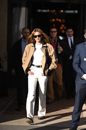 Bella Hadid leaving the Hôtel de Crillon in Paris during Fashion Week PFW on March 2, 2026 Piere Perusseau Bestimage Bella Hadid leaving the Hôtel de Crillon in Paris during Fashion Week PFW on March 2, 2026 Paris France  Copyright: xPierrexPerusseaux xBestimagexPierrexPerusseaux xBestimagex