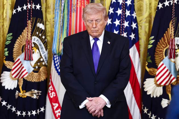 US President Trump hosts medal of honor ceremony at the White House US President Donald Trump bows his head during a ceremony to award the medal of honor to Master Sgt. Roderick ‘Roddie’ W. Edmonds, Staff Sgt. Michael H. Ollis, and retired Command Sgt. Maj. Terry P. Richardson in the East Room of the White House in Washington, DC, USA, 02 March 2026. WASHINGTON DC United States  Copyright: xPool ABACAx