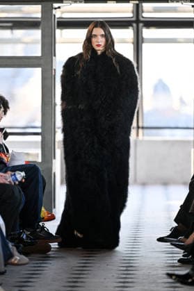 PFW Burc Akyol Runway A model walks the runway at the Burc Akyol show during Fashion Week in Paris, France on March 2, 2026. Photo by Julien Reynaud APS-Medias ABACAPRESS.COM Paris France  Copyright: xReynaudxJulien APS-Medias ABACAx
