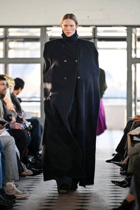 PFW Burc Akyol Runway A model walks the runway at the Burc Akyol show during Fashion Week in Paris, France on March 2, 2026. Photo by Julien Reynaud APS-Medias ABACAPRESS.COM Paris France  Copyright: xReynaudxJulien APS-Medias ABACAx