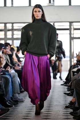 PFW Burc Akyol Runway A model walks the runway at the Burc Akyol show during Fashion Week in Paris, France on March 2, 2026. Photo by Julien Reynaud APS-Medias ABACAPRESS.COM Paris France  Copyright: xReynaudxJulien APS-Medias ABACAx