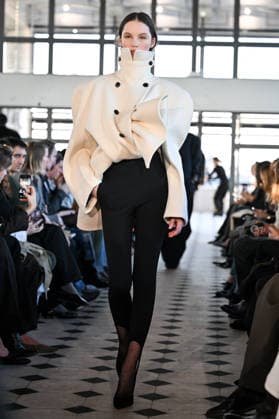 PFW Burc Akyol Runway A model walks the runway at the Burc Akyol show during Fashion Week in Paris, France on March 2, 2026. Photo by Julien Reynaud APS-Medias ABACAPRESS.COM Paris France  Copyright: xReynaudxJulien APS-Medias ABACAx