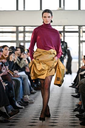 PFW Burc Akyol Runway A model walks the runway at the Burc Akyol show during Fashion Week in Paris, France on March 2, 2026. Photo by Julien Reynaud APS-Medias ABACAPRESS.COM Paris France  Copyright: xReynaudxJulien APS-Medias ABACAx