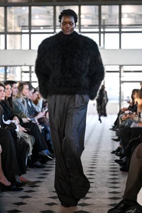 PFW Burc Akyol Runway A model walks the runway at the Burc Akyol show during Fashion Week in Paris, France on March 2, 2026. Photo by Julien Reynaud APS-Medias ABACAPRESS.COM Paris France  Copyright: xReynaudxJulien APS-Medias ABACAx