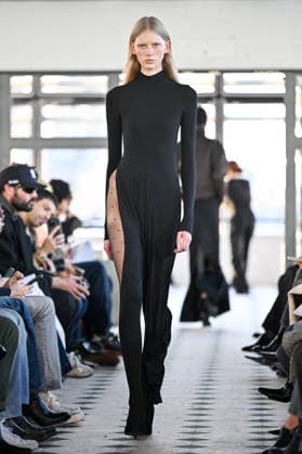 PFW Burc Akyol Runway A model walks the runway at the Burc Akyol show during Fashion Week in Paris, France on March 2, 2026. Photo by Julien Reynaud APS-Medias ABACAPRESS.COM Paris France  Copyright: xReynaudxJulien APS-Medias ABACAx