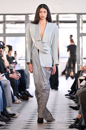 PFW Burc Akyol Runway A model walks the runway at the Burc Akyol show during Fashion Week in Paris, France on March 2, 2026. Photo by Julien Reynaud APS-Medias ABACAPRESS.COM Paris France  Copyright: xReynaudxJulien APS-Medias ABACAx