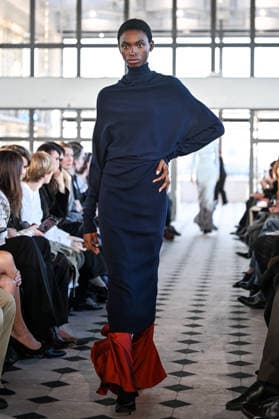 PFW Burc Akyol Runway A model walks the runway at the Burc Akyol show during Fashion Week in Paris, France on March 2, 2026. Photo by Julien Reynaud APS-Medias ABACAPRESS.COM Paris France  Copyright: xReynaudxJulien APS-Medias ABACAx