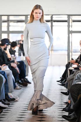 PFW Burc Akyol Runway A model walks the runway at the Burc Akyol show during Fashion Week in Paris, France on March 2, 2026. Photo by Julien Reynaud APS-Medias ABACAPRESS.COM Paris France  Copyright: xReynaudxJulien APS-Medias ABACAx
