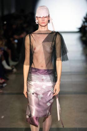 PFW - Julie Kegels Runway A model walks the runway during the Julie Kegels Womenswear Fall Winter 2026-2027 show as part of Paris Fashion Week on March 02, 2026 in Paris, France. Photo by Alain Gil Gonzalez ABACAPRESS.COM Paris France  Copyright: xGonzalezxAlain-Gil ABACAx
