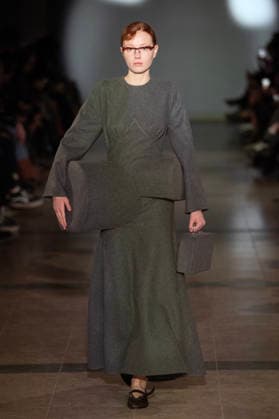 PFW - Julie Kegels Runway A model walks the runway during the Julie Kegels Womenswear Fall Winter 2026-2027 show as part of Paris Fashion Week on March 02, 2026 in Paris, France. Photo by Alain Gil Gonzalez ABACAPRESS.COM Paris France  Copyright: xGonzalezxAlain-Gil ABACAx