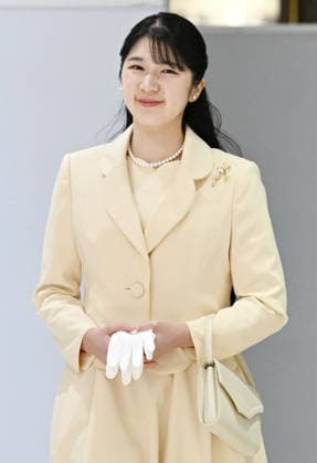 Princess Aiko at calligraphy exhibition Japanese Princess Aiko visits an exhibition of works by female calligraphers at a Tokyo department store on March 2, 2026. (Pool photo)  A14AA0005343846P