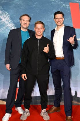 Peter Wolf, Sebastian Steudtner and Axel Gerdau at the world premiere of the documentary On The Wave at Cinedom Cologne, 02 03 2026 Foto:xT.xNgox xFuturexImagex wave_6314