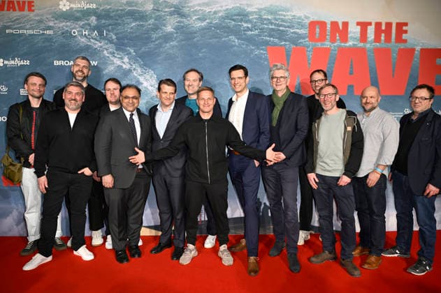 Sebastian Steudtner with team at the world premiere of the documentary On The Wave at Cinedom Cologne, 02 03 2026 Foto:xT.xNgox xFuturexImagex wave_6324