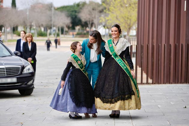 The Queen presides over the event on the occasion of the World Day for Rare Diseases in Castellón Queen Letizia poses with the Queens Falleras 2026 of Castellón, Ana Olivas i and Clara Sanz d on her arrival at the event on the occasion of the World Day for Rare Diseases, at the Palacio de Congresos de Castellón, on March 3, 2026, in Castellón de la Plana, Valencian Community Spain Organized by the Spanish Federation of Rare Diseases FEDER, the event is part of the campaign Because every person matters, an initiative that seeks to ensure equity in access to social and health resources 03 MARCH 2026 REINA LETIZIA RARE DISEASES CASTELLÓN DE LA PLANA ÁNGEL SÁNCHEZ 03 03 03 2026 Castellon de la Plana Community Castellon de la Plana Community Ca  Copyright: xÃNGELxSÃNCHEZx 7333695
