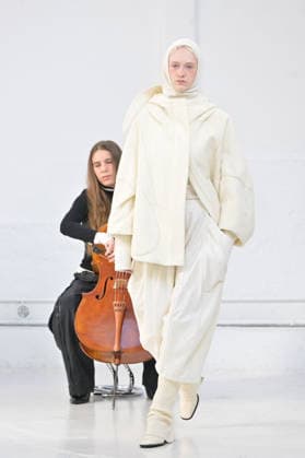 PFW - Demoo Runway A model walks the runway during the Démoo Womenswear Fall Winter 2026-2027 show as part of Paris Fashion Week on March 03, 2026 in Paris, France. Photo by Jana Call me J ABACAPRESS.COM Paris Ile de France France  Copyright: xJanaxCallxmexJ ABACAx