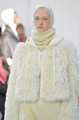 PFW - Demoo Runway A model walks the runway during the Démoo Womenswear Fall Winter 2026-2027 show as part of Paris Fashion Week on March 03, 2026 in Paris, France. Photo by Jana Call me J ABACAPRESS.COM Paris Ile de France France  Copyright: xJanaxCallxmexJ ABACAx