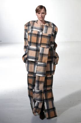PFW - Maitrepierre Runway A model walks the runway during the Maitrepierre Womenswear Fall Winter 2026-2027 show as part of Paris Fashion Week on March 3, 2026 in Paris, France. Photo by Alain Gil Gonzalez ABACAPRESS.COM Paris France  Copyright: xGonzalezxAlain-Gil ABACAx