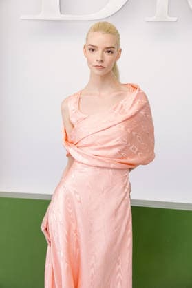 Anya Taylor Joy au photocall du défilé Christian Dior Collection Femme Prêt à Porter Automne Hiver 2026 2027 lors de la Fashion Week de Paris PFW au Jardin des Tuileries, à Paris, France, le 3 mars 2026 Olivier Borde Bestimage Photocall of Christian Dior Women Ready to Wear Fall Winter 2026 2027 Collection fashion show, during Paris Fashion Week at Jardin des Tuileries, in Paris, France, on March 3rd, 2026 Paris France  Copyright: xOLIVIERxBORDEx xBESTIMAGExOLIVIERxBORDEx xBESTIMAGEx