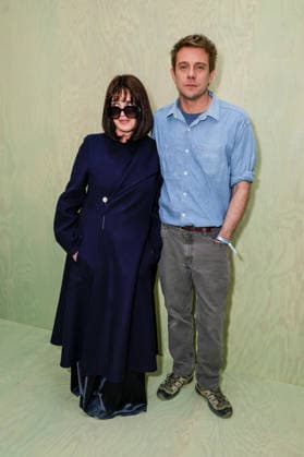 Isabelle Adjani et J W Anderson au greeting du défilé Christian Dior Collection Femme Prêt à Porter Automne Hiver 2026 2027 lors de la Fashion Week de Paris PFW au Jardin des Tuileries, à Paris, France, le 3 mars 2026 Olivier Borde Bestimage Greeting of Christian Dior Women Ready to Wear Fall Winter 2026 2027 Collection fashion show, during Paris Fashion Week at Jardin des Tuileries, in Paris, France, on March 3rd, 2026 Paris France  Copyright: xOLIVIERxBORDEx xBESTIMAGExOLIVIERxBORDEx xBESTIMAGEx