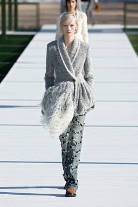 (260304) -- PARIS, March 4, 2026 -- A model presents a creation from the ready-to-wear Fall Winter 2026-2027 collections by Christian Dior during the Paris Fashion Week, in Paris, France, on March 3, 2026. (MeetEurope Handout via Xinhua) FRANCE-PARIS-FASHION WEEK-CHRISTIAN DIOR WuxHuiwo 