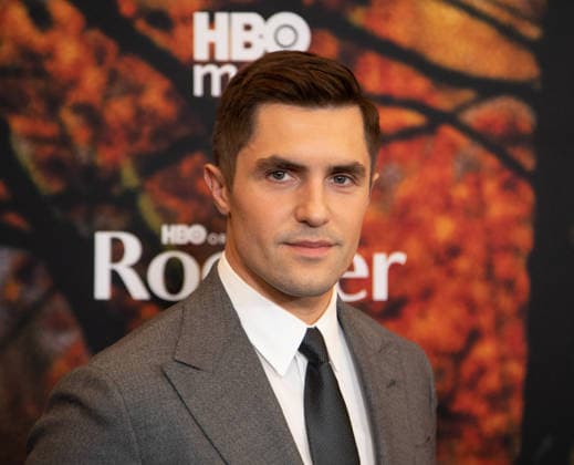 Phil Dunster arrives on the red carpet at the premiere of HBO Rooster on Tuesday, March 3, 2026 in New York City.  NYP20260303513 SERENAxXUxNING