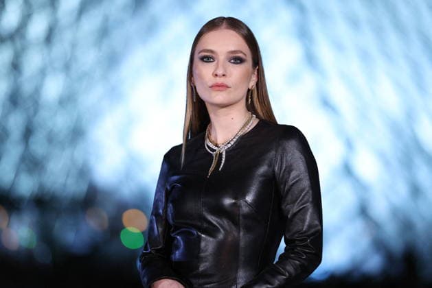 PFW Le Grand Diner du Louvre Arrivals Photocall Camille Razat attending the Le Grand Diner du Louvre Arrivals Photocall at the Musee du Louvre as part of Paris Fashion Week on March 03, 2026 in Paris, France. Photo by Jerome Dominé ABACAPRESS.COM Paris France  Copyright: xDominexJerome ABACAx